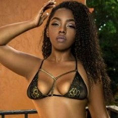 Ebony coed Layla Finesse is banging an old white dude